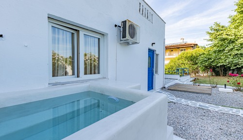 Junior Quadruple Room, Multiple Beds, Hot Tub, Garden View
