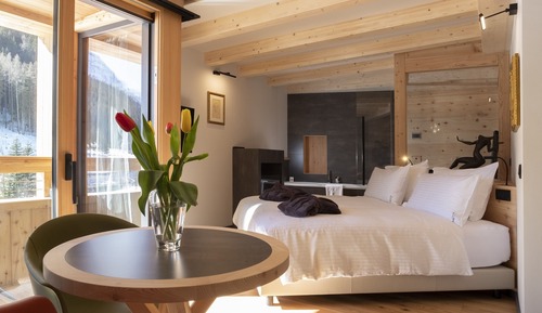 Honeymoon Double Room, 1 King Bed, Sauna, Mountain View