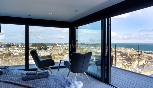 Panoramic Room