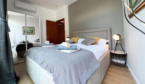 Luxury Apartment, 4 Bedrooms, Hot Tub, Sea View