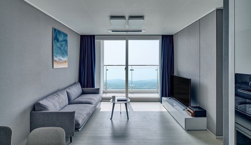 [8PM Checkin] Superior Suite Twin - extra 30,000 KRW extended stay