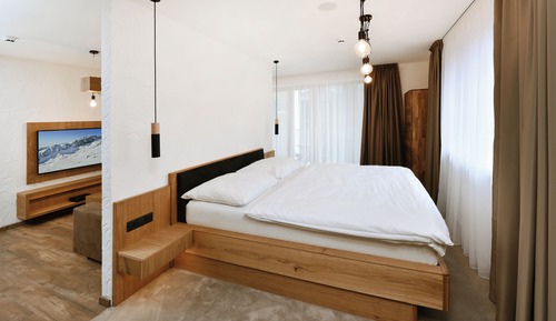 Deluxe Studio Suite
