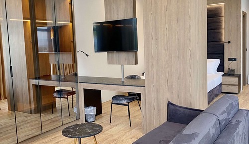 Deluxe Suite