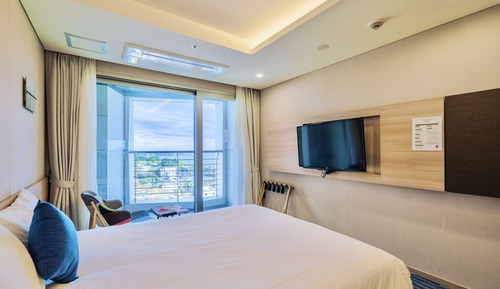 Deluxe Double Room, Terrace, Partial Ocean View