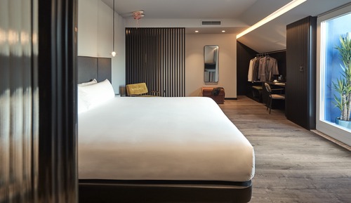 Suite, Balcony, City View