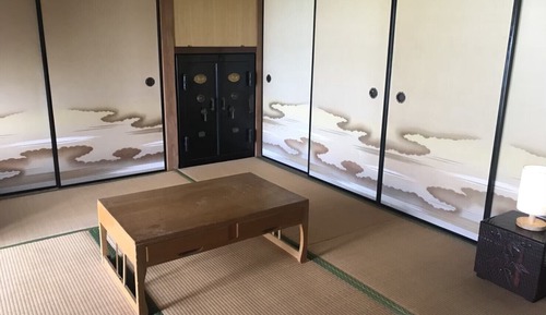 ROOM C