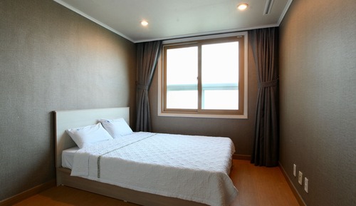 Room (19py, Double)