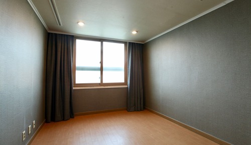 Room (19py, Ondol)