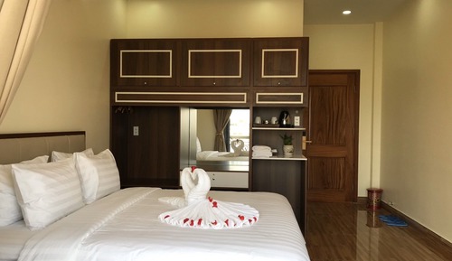 Luxury Room, 1 King Bed, Balcony, River View