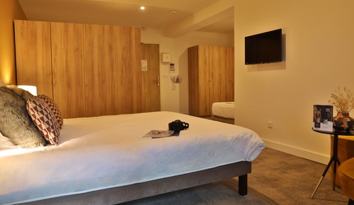 Club Triple Room
