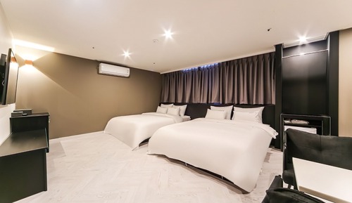 Family Twin Room