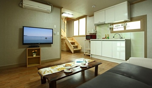 Room (Eunhasoo)