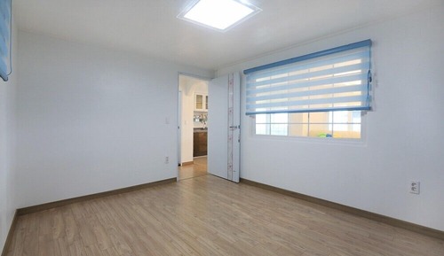 Room (Orange (Family))