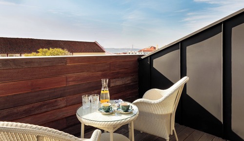 Signature Suite, 1 King Bed, Non Smoking, Balcony