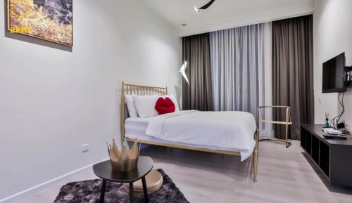 Deluxe King Suite, Garden View