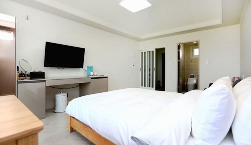 Room (Jokeun Ahdul)