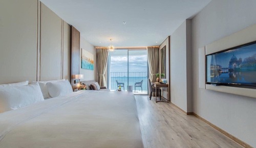 Deluxe King Ocean View