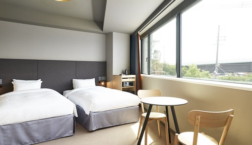 Deluxe Twin with Stacking Bed, Non Smoking (Shower and Bathtub)
