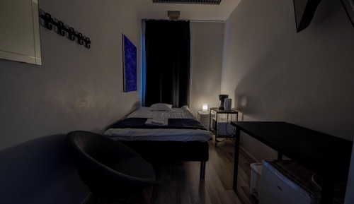 Basic Single Room, Shared Bathroom