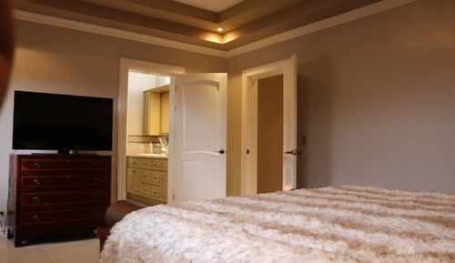 House, 5 Bedrooms