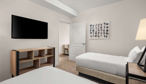 Suite, Multiple Beds, Corner
