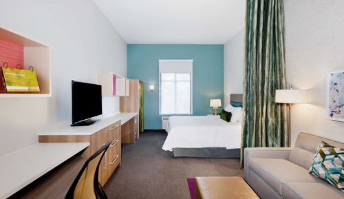 Studio, 1 King Bed, Accessible (Roll-In Shower)