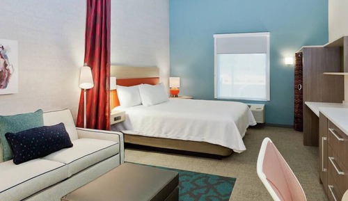 Suite, 1 King Bed, Accessible (Roll-In Shower)