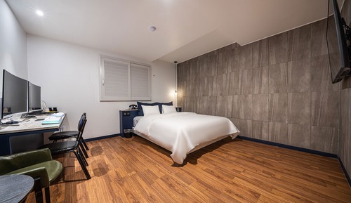 Deluxe Double Room (Couple PC Room)