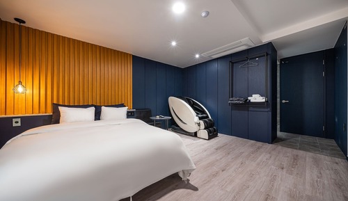 Suite Double Room (Massage Chair Room)