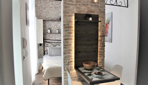 City Studio, 1 King Bed, Non Smoking, Courtyard View