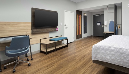 Room, 1 King Bed, Accessible (Roll-In Shower)