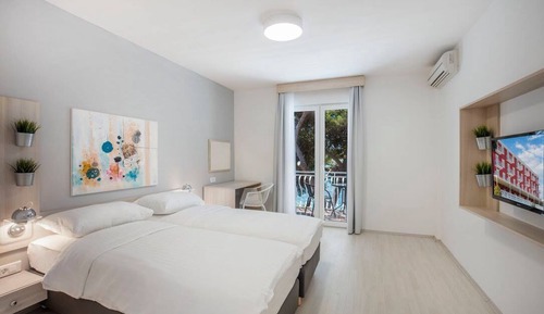 Suite with seaside balcony