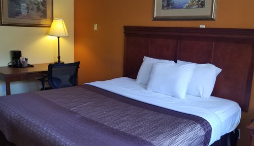 Comfort Single Room, 1 King Bed, Smoking