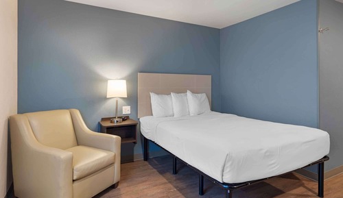 Standard Studio, 1 Queen Bed, Non Smoking, Refrigerator & Microwave