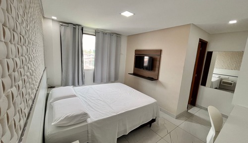 Deluxe Room, 1 Queen Bed, Air conditioning, Valley View