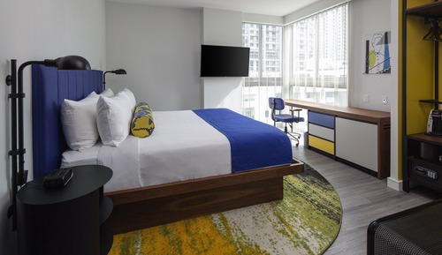 Suite, 1 King Bed, Roll-in Shower (Roll-In Shower)