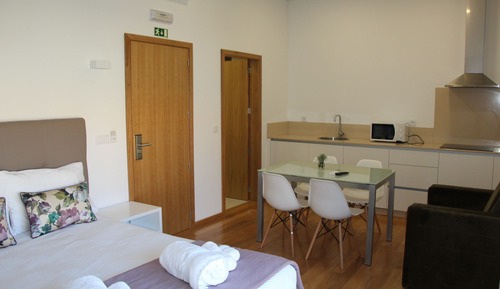 Standard Studio, Kitchenette