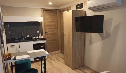 Deluxe Studio Suite