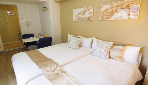 Room (601)