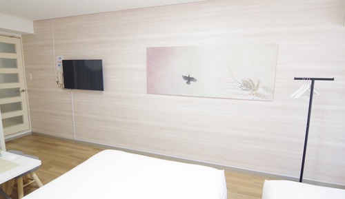 Room (606)