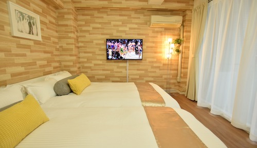 Room (701)
