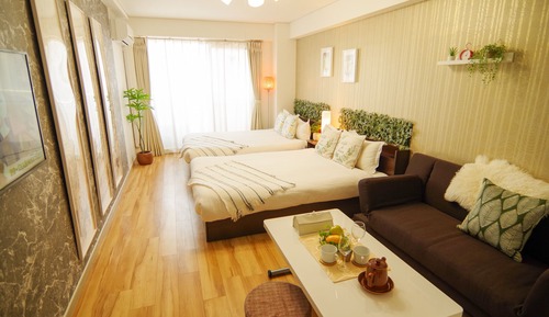 Room (806)