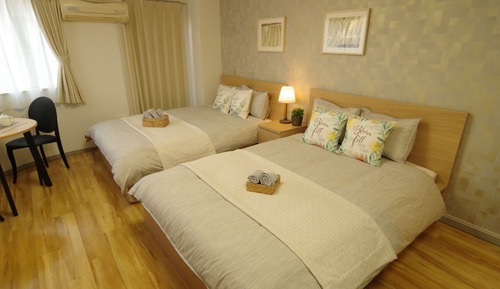 Room (502)