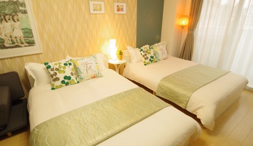 Room (705)