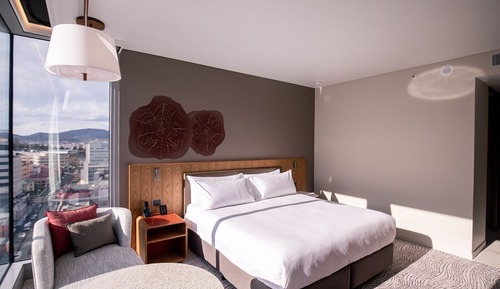 Premium Room, 1 King Bed, Corner