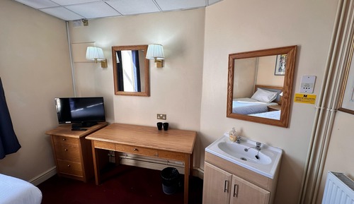 Basic Twin Room, 2 Twin Beds, Non Smoking, Shared Bathroom