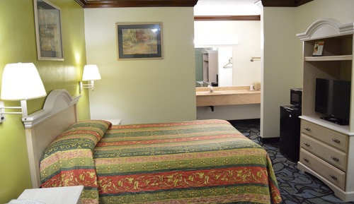 Standard Room, 1 Queen Bed