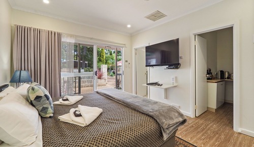Comfort Room, 1 King Bed, Terrace, Garden View