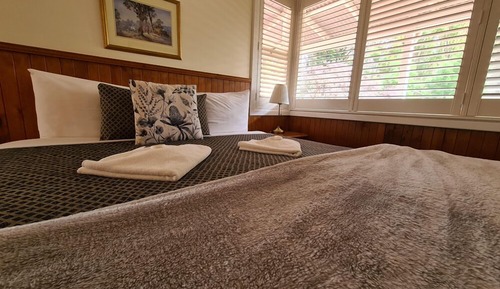 Comfort Room, 1 King Bed, Jetted Tub, Garden View