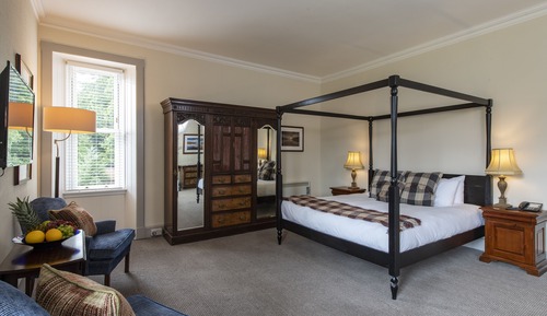 4 Poster Double Room with Loch View